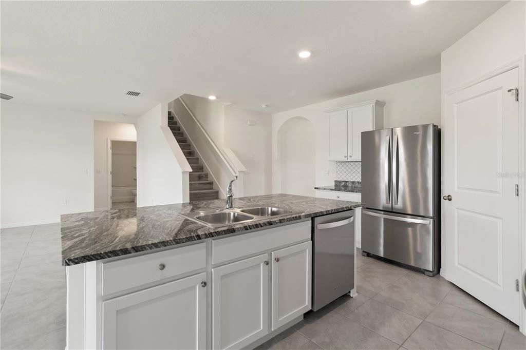 В аренду: $3,400 (5 спален, 3 ванн, 2674 Квадратных фут)