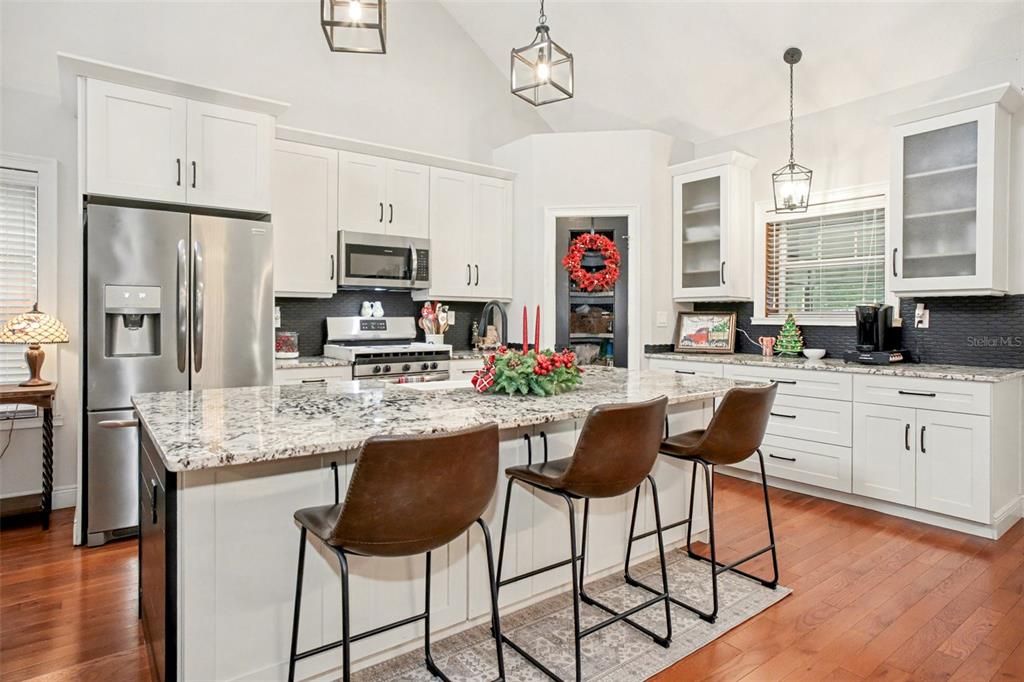 En Venta: $670,000 (3 camas, 2 baños, 2456 Pies cuadrados)