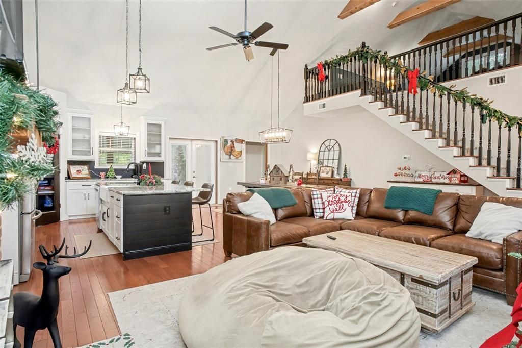 En Venta: $670,000 (3 camas, 2 baños, 2456 Pies cuadrados)