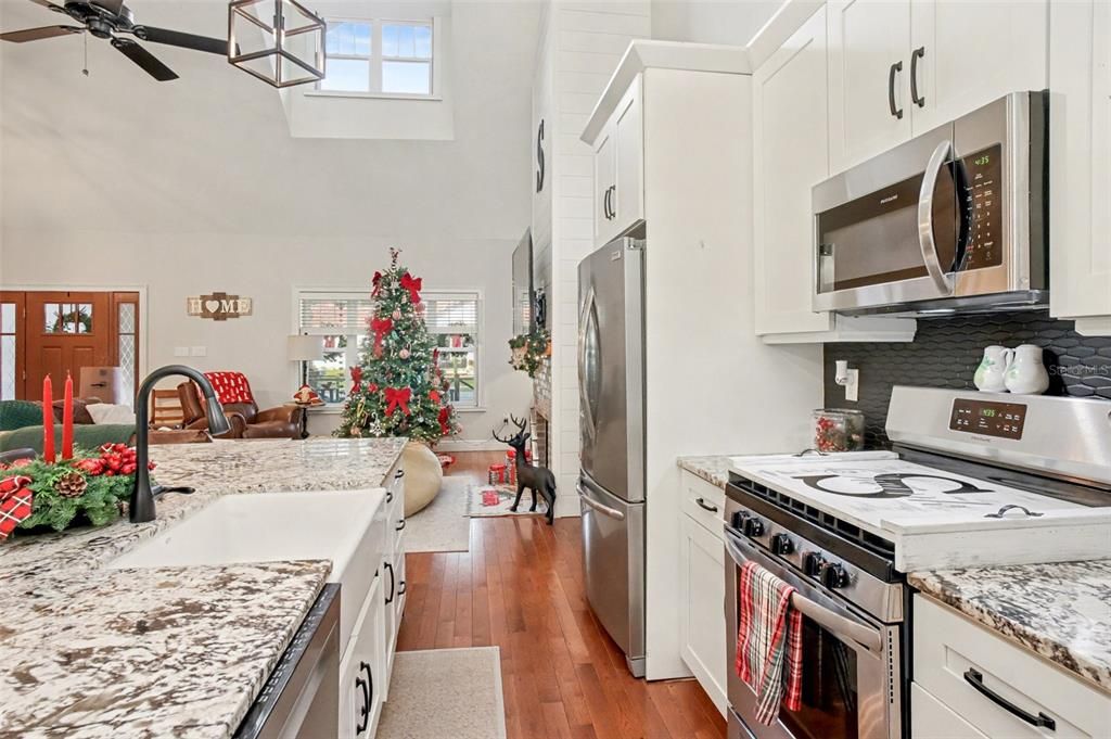 En Venta: $670,000 (3 camas, 2 baños, 2456 Pies cuadrados)