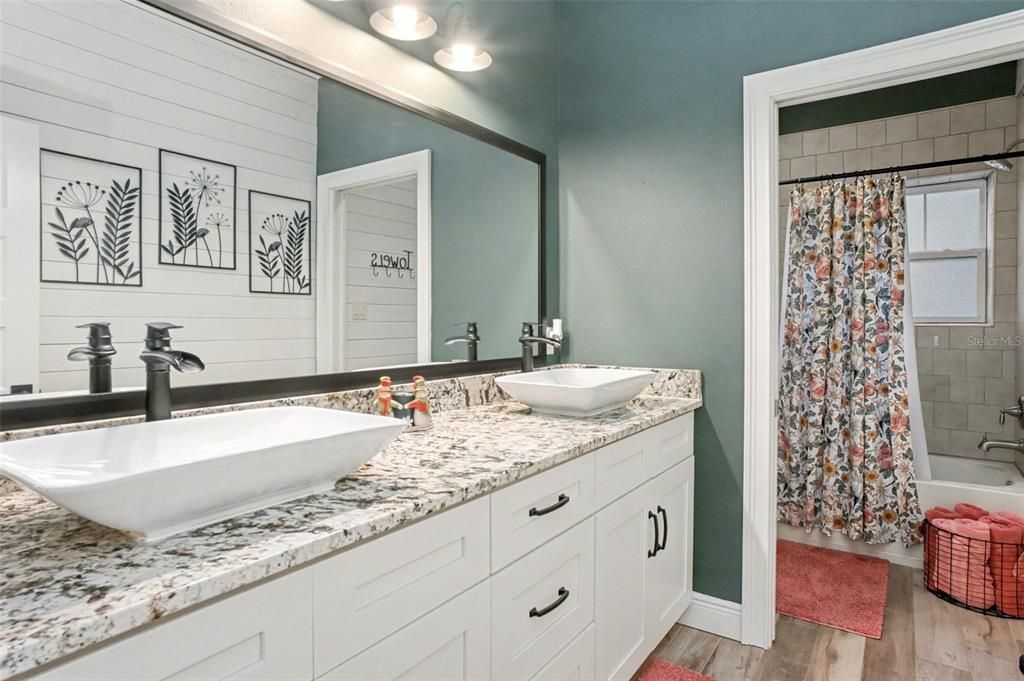 En Venta: $670,000 (3 camas, 2 baños, 2456 Pies cuadrados)