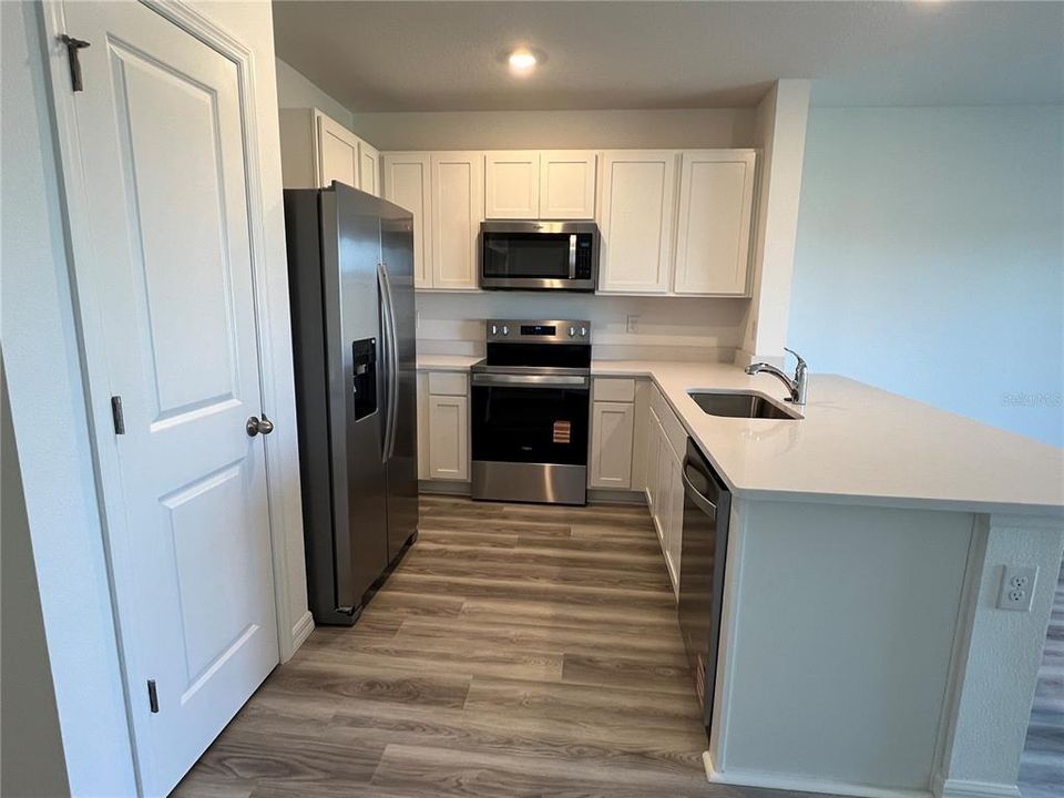 For Rent: $2,050 (3 beds, 2 baths, 1463 Square Feet)