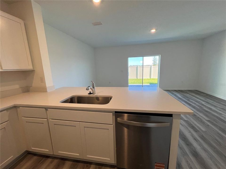 For Rent: $2,050 (3 beds, 2 baths, 1463 Square Feet)