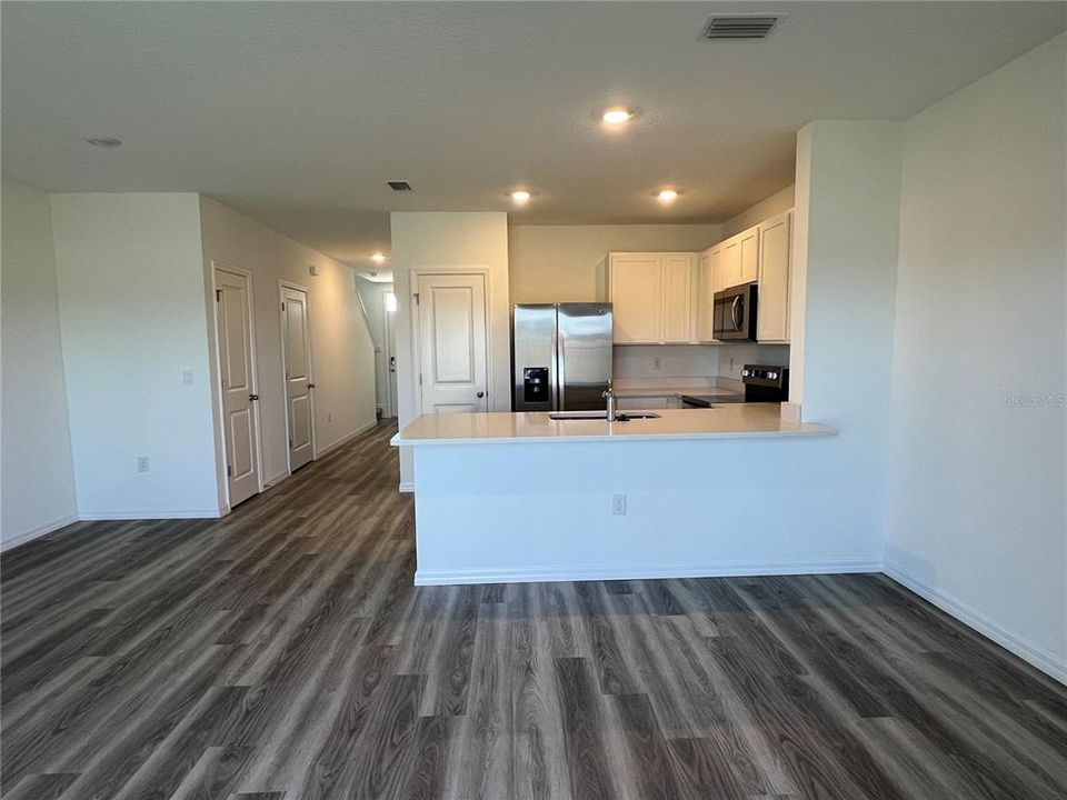 For Rent: $2,050 (3 beds, 2 baths, 1463 Square Feet)