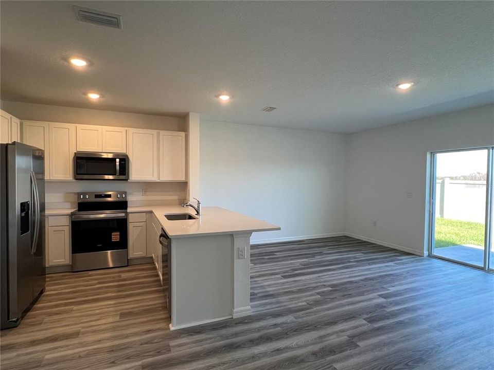 For Rent: $2,050 (3 beds, 2 baths, 1463 Square Feet)