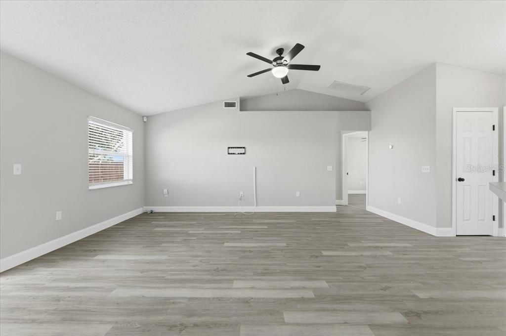 En Renta: $1,950 (4 camas, 2 baños, 1858 Pies cuadrados)