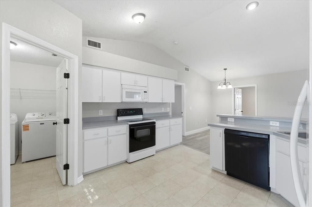 En Renta: $1,950 (4 camas, 2 baños, 1858 Pies cuadrados)