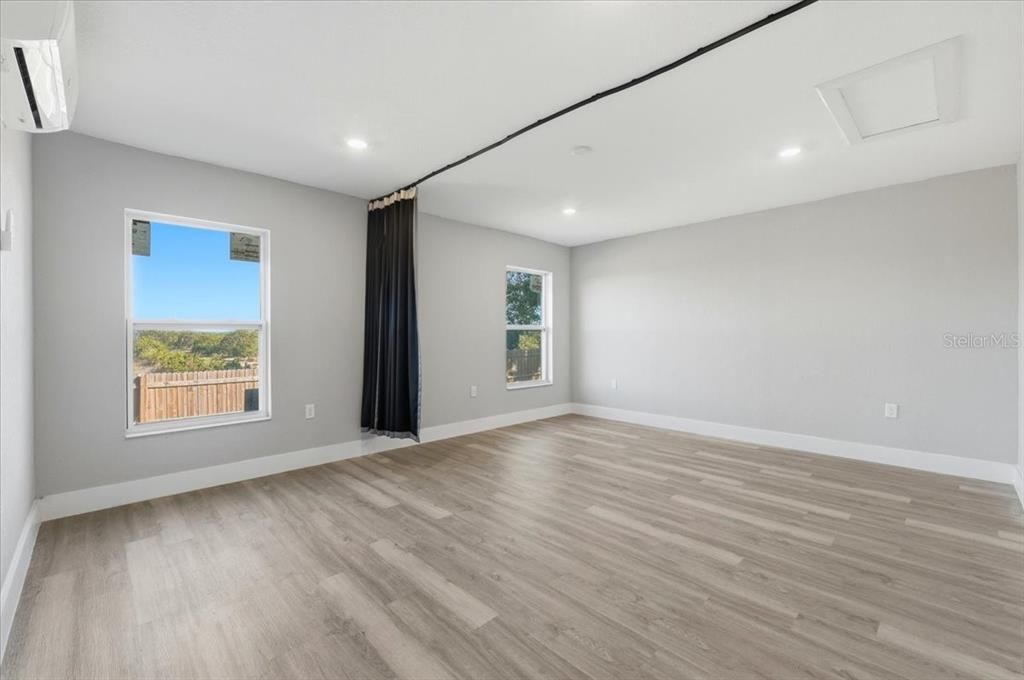 En Renta: $1,950 (4 camas, 2 baños, 1858 Pies cuadrados)