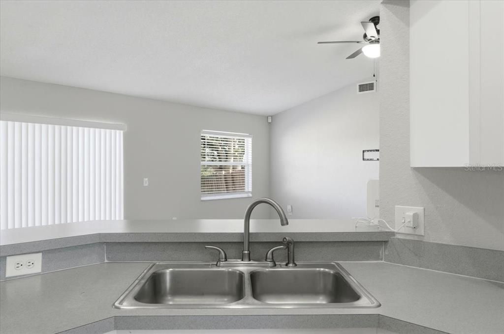 En Renta: $1,950 (4 camas, 2 baños, 1858 Pies cuadrados)