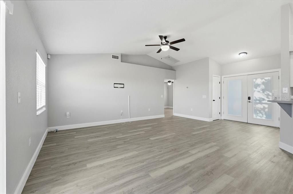 En Renta: $1,950 (4 camas, 2 baños, 1858 Pies cuadrados)