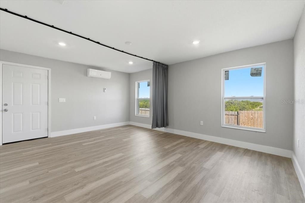 En Renta: $1,950 (4 camas, 2 baños, 1858 Pies cuadrados)