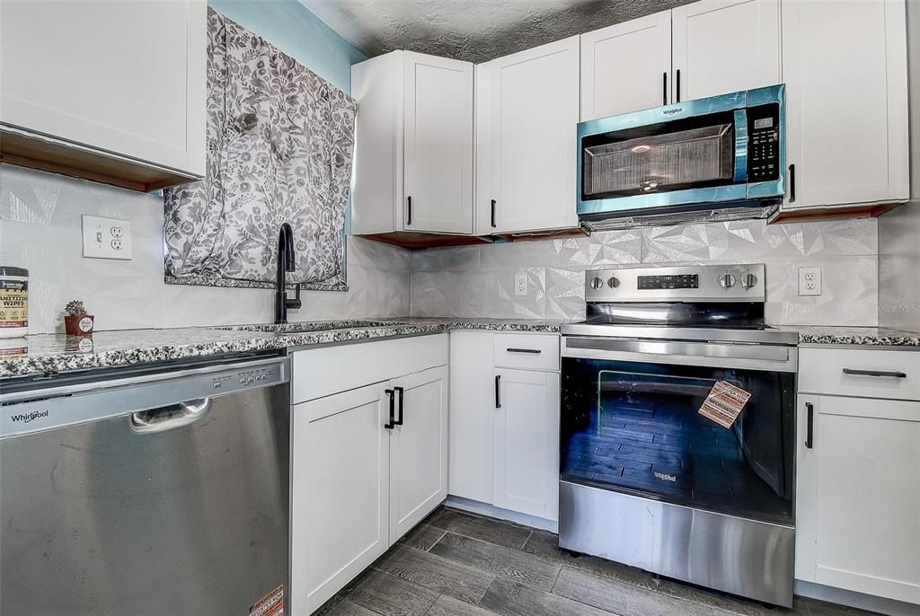 На продажу: $334,900 (3 спален, 1 ванн, 1139 Квадратных фут)