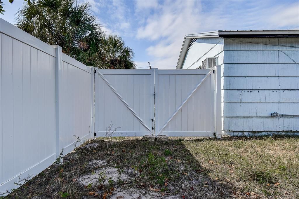 На продажу: $334,900 (3 спален, 1 ванн, 1139 Квадратных фут)