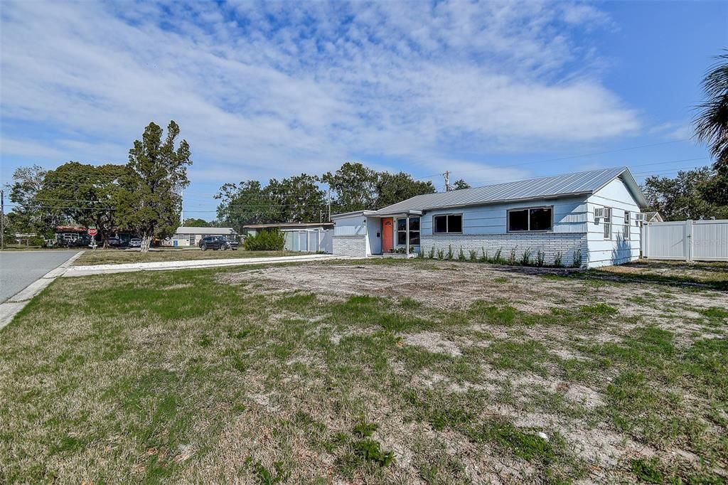 На продажу: $334,900 (3 спален, 1 ванн, 1139 Квадратных фут)