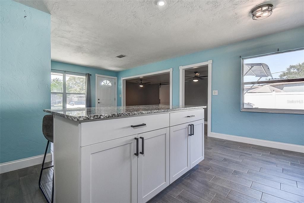 На продажу: $334,900 (3 спален, 1 ванн, 1139 Квадратных фут)