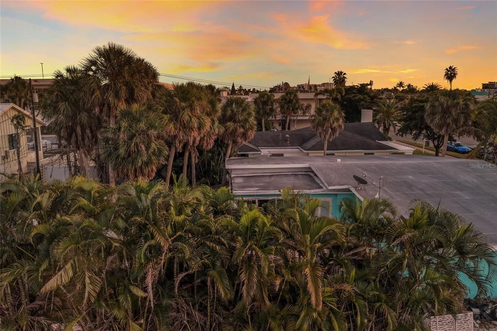 待售: $1,700,000 (0.30 acres)