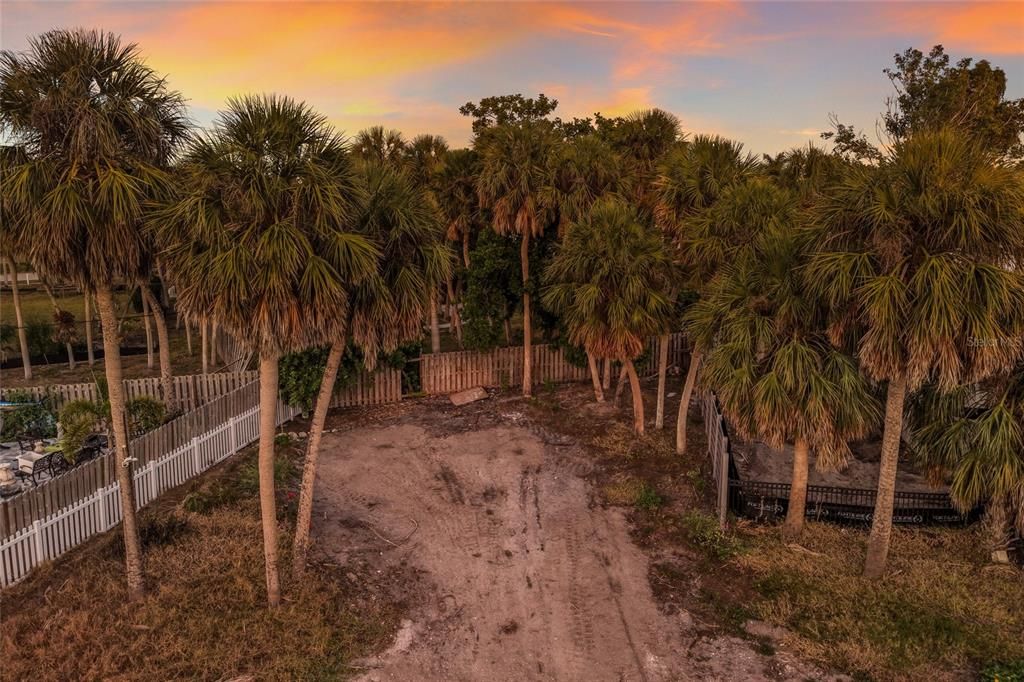 待售: $1,700,000 (0.30 acres)