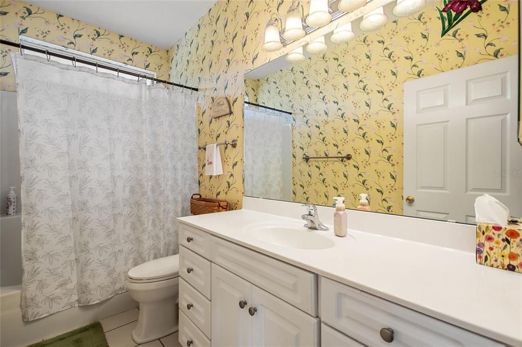 For Sale: $310,000 (1 beds, 1 baths, 1211 Square Feet)