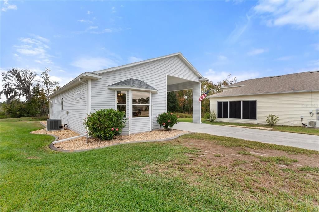 For Sale: $310,000 (1 beds, 1 baths, 1211 Square Feet)