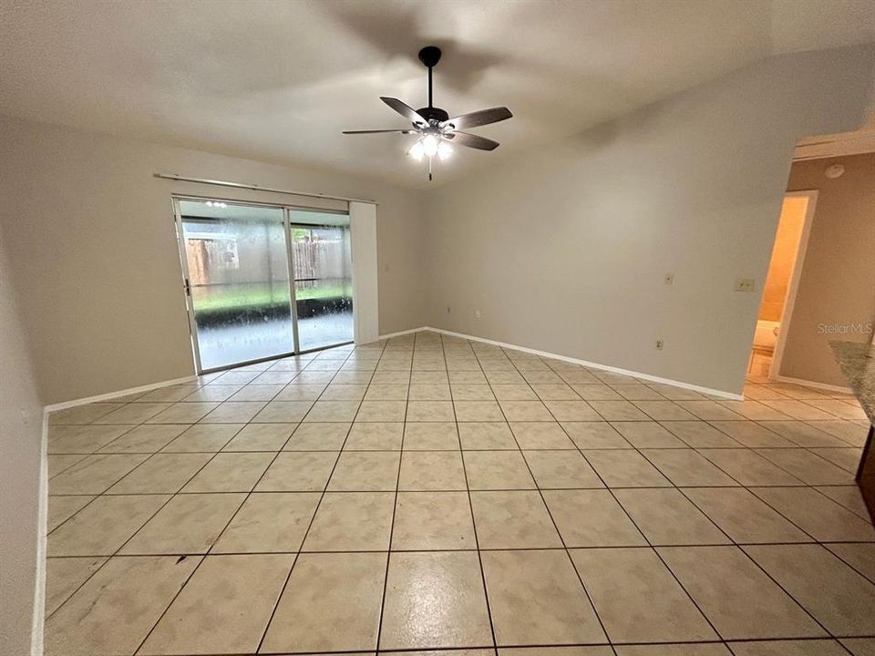 В аренду: $2,098 (4 спален, 2 ванн, 1263 Квадратных фут)