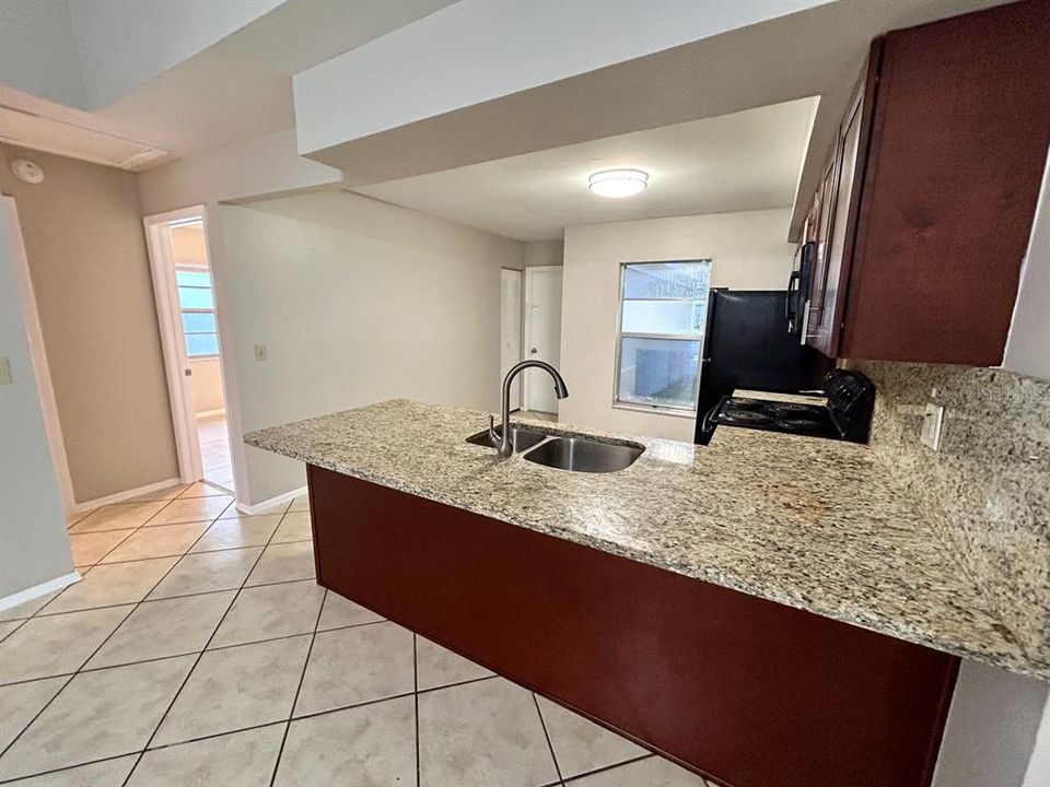 В аренду: $2,098 (4 спален, 2 ванн, 1263 Квадратных фут)