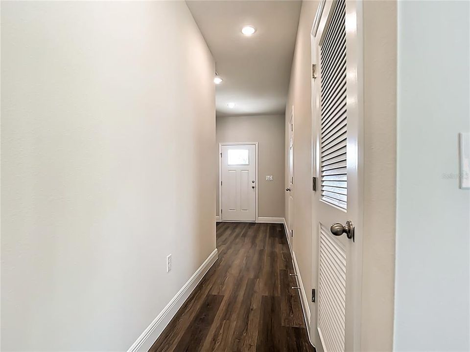 For Sale: $299,900 (3 beds, 2 baths, 1572 Square Feet)