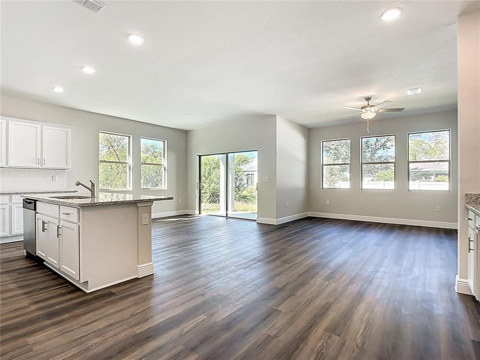 For Sale: $299,900 (3 beds, 2 baths, 1572 Square Feet)