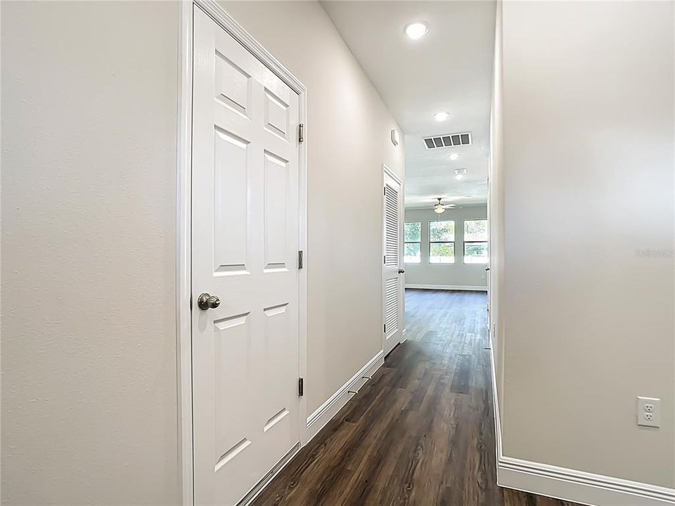 For Sale: $299,900 (3 beds, 2 baths, 1572 Square Feet)