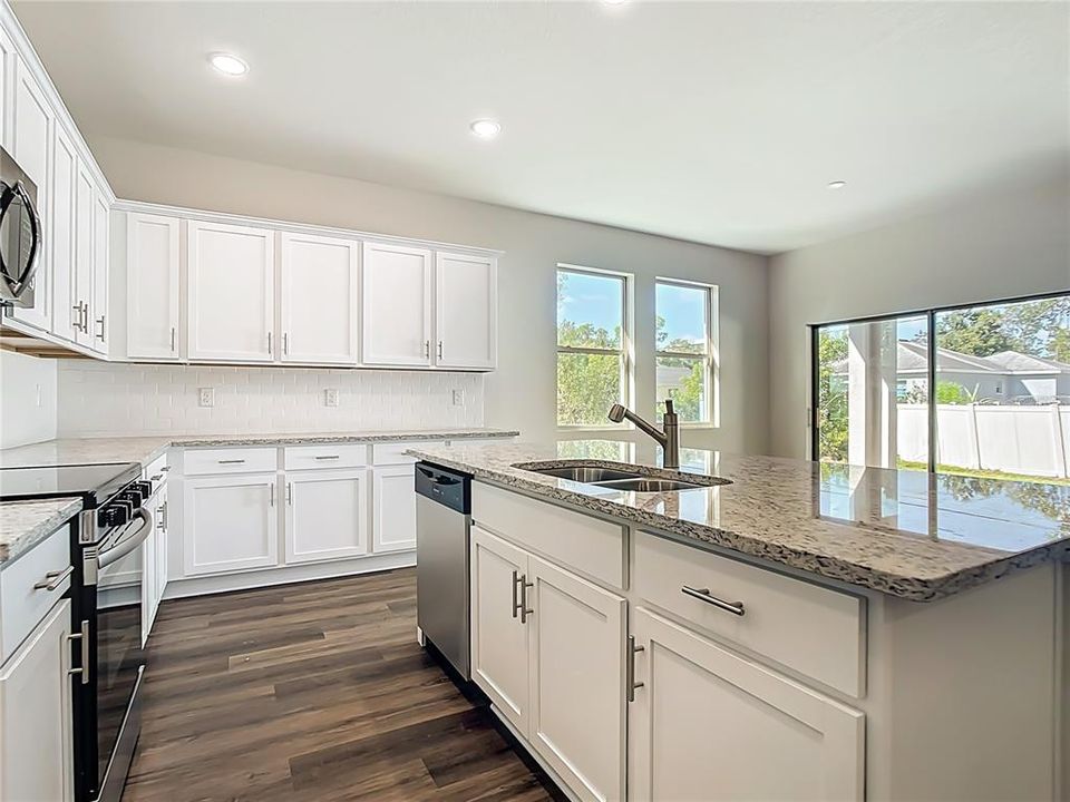 For Sale: $299,900 (3 beds, 2 baths, 1572 Square Feet)