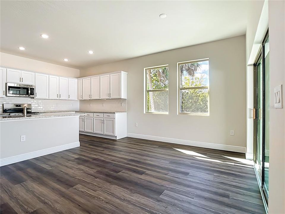 For Sale: $299,900 (3 beds, 2 baths, 1572 Square Feet)