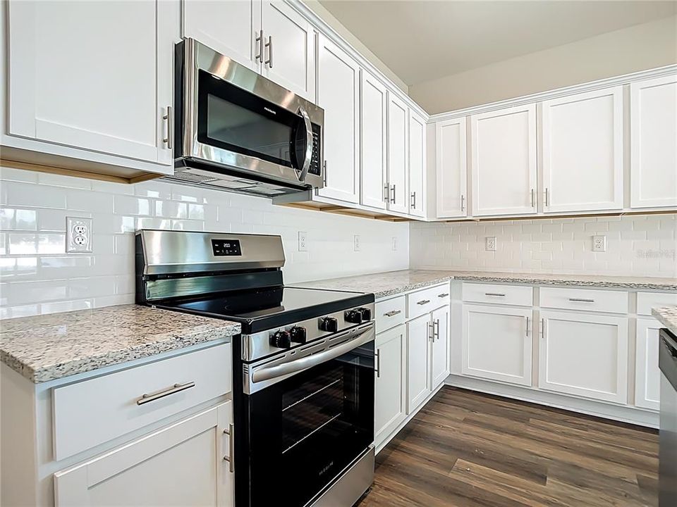 For Sale: $299,900 (3 beds, 2 baths, 1572 Square Feet)