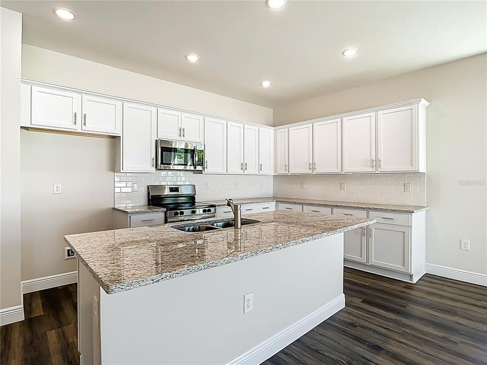 For Sale: $299,900 (3 beds, 2 baths, 1572 Square Feet)