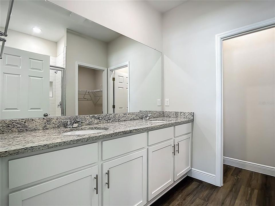 For Sale: $299,900 (3 beds, 2 baths, 1572 Square Feet)