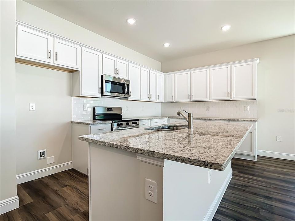 For Sale: $299,900 (3 beds, 2 baths, 1572 Square Feet)