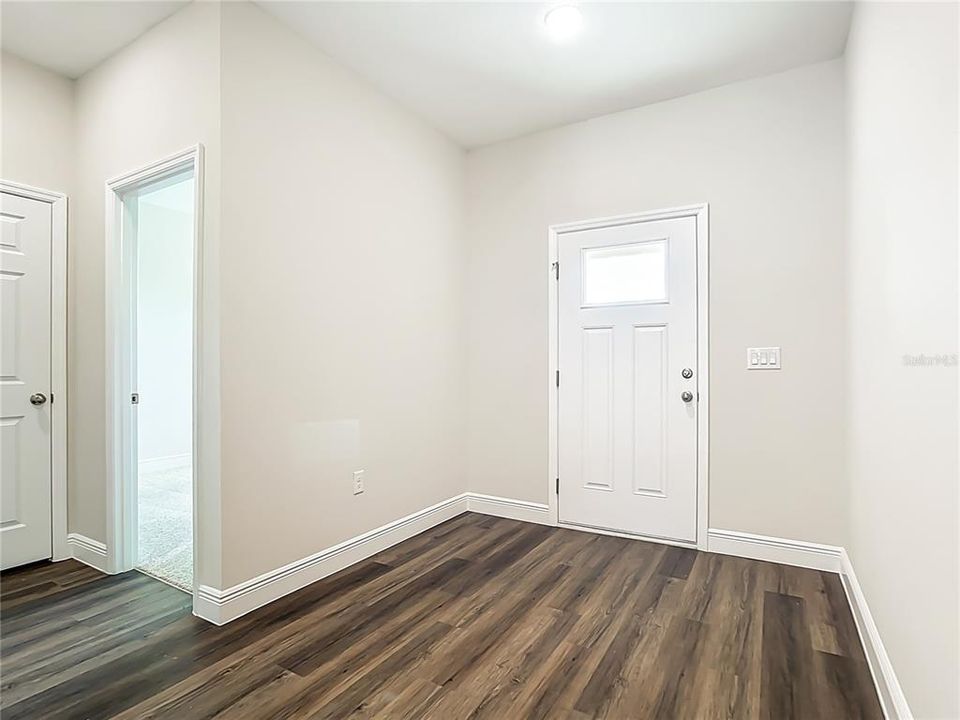 For Sale: $299,900 (3 beds, 2 baths, 1572 Square Feet)