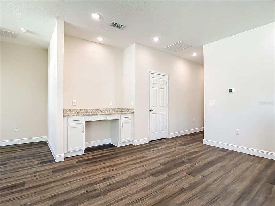 For Sale: $299,900 (3 beds, 2 baths, 1572 Square Feet)