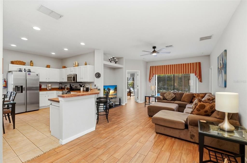 На продажу: $425,000 (4 спален, 3 ванн, 1638 Квадратных фут)