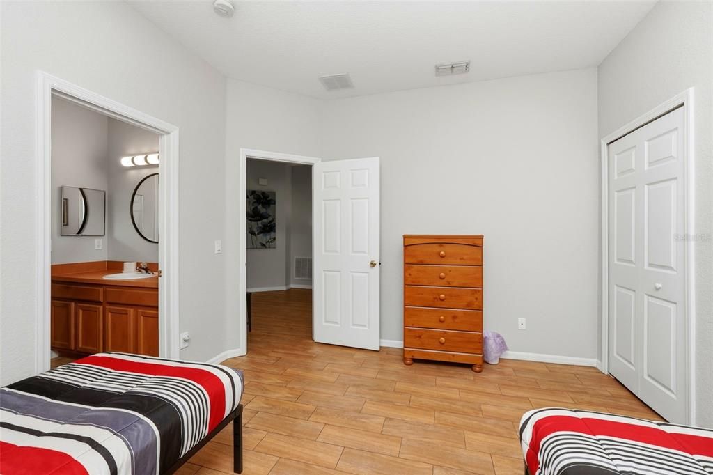 На продажу: $425,000 (4 спален, 3 ванн, 1638 Квадратных фут)