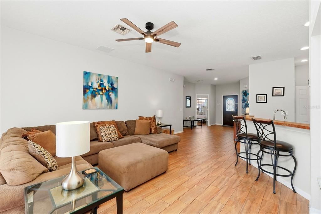 На продажу: $425,000 (4 спален, 3 ванн, 1638 Квадратных фут)