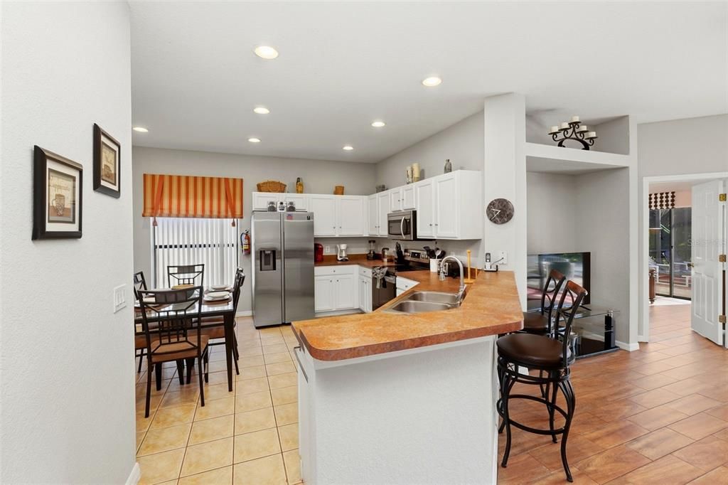 На продажу: $425,000 (4 спален, 3 ванн, 1638 Квадратных фут)