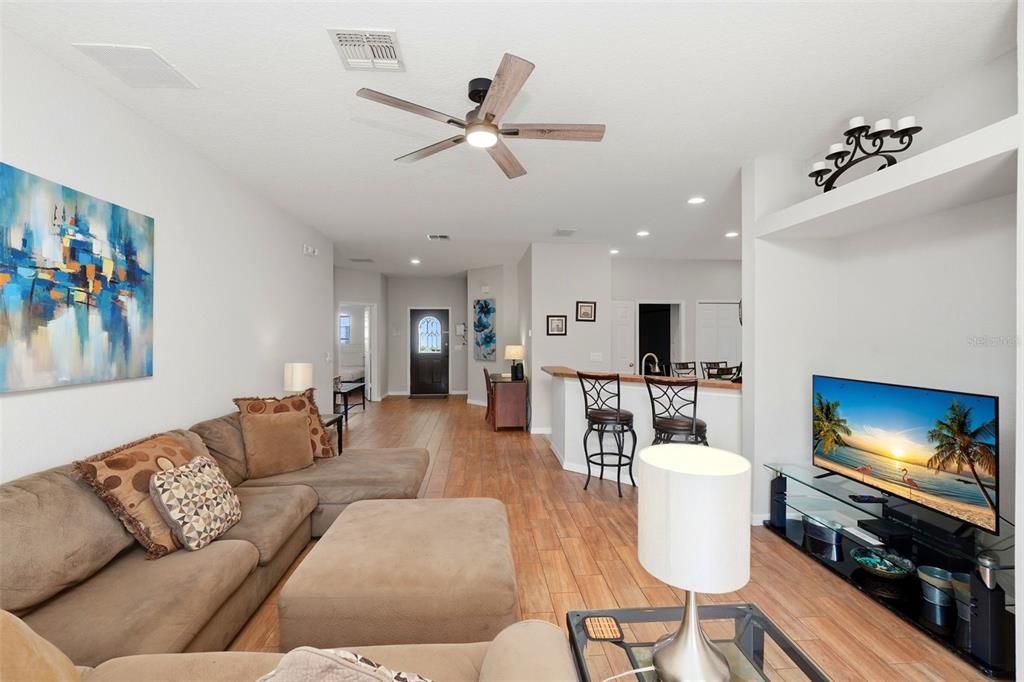 На продажу: $425,000 (4 спален, 3 ванн, 1638 Квадратных фут)