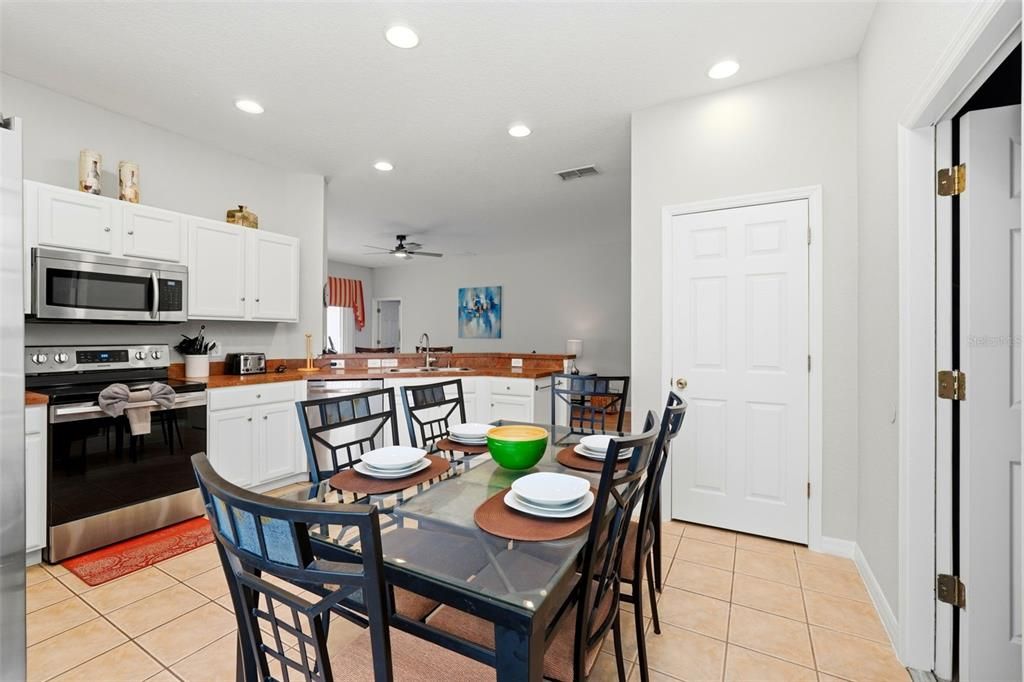 На продажу: $425,000 (4 спален, 3 ванн, 1638 Квадратных фут)