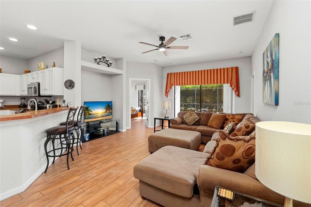 На продажу: $425,000 (4 спален, 3 ванн, 1638 Квадратных фут)