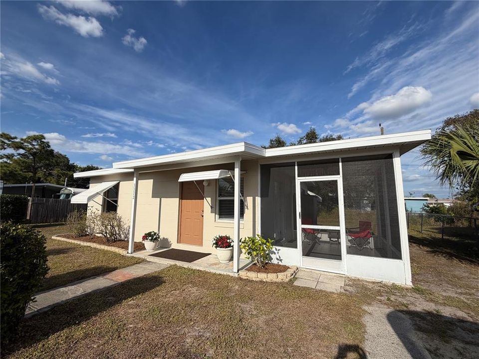 For Sale: $144,500 (2 beds, 1 baths, 645 Square Feet)