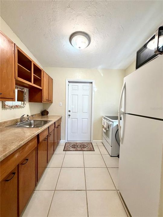 For Sale: $144,500 (2 beds, 1 baths, 645 Square Feet)