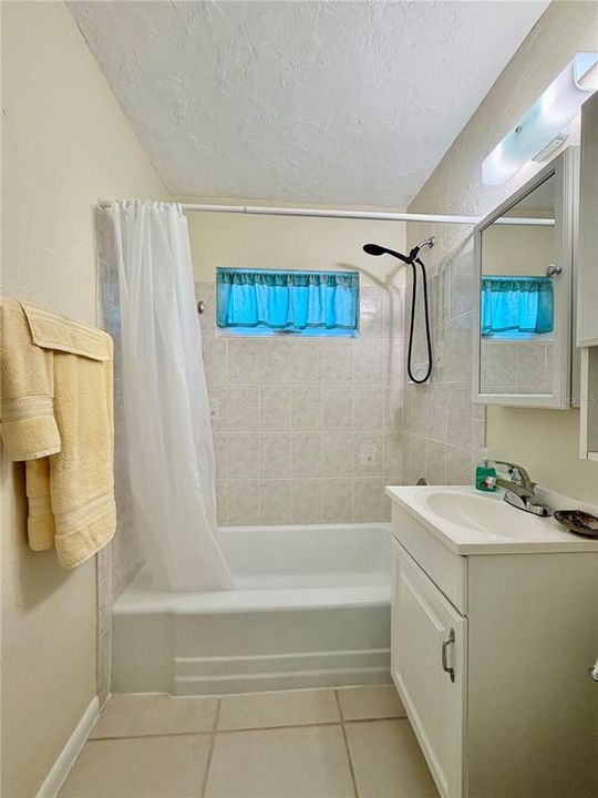 For Sale: $144,500 (2 beds, 1 baths, 645 Square Feet)