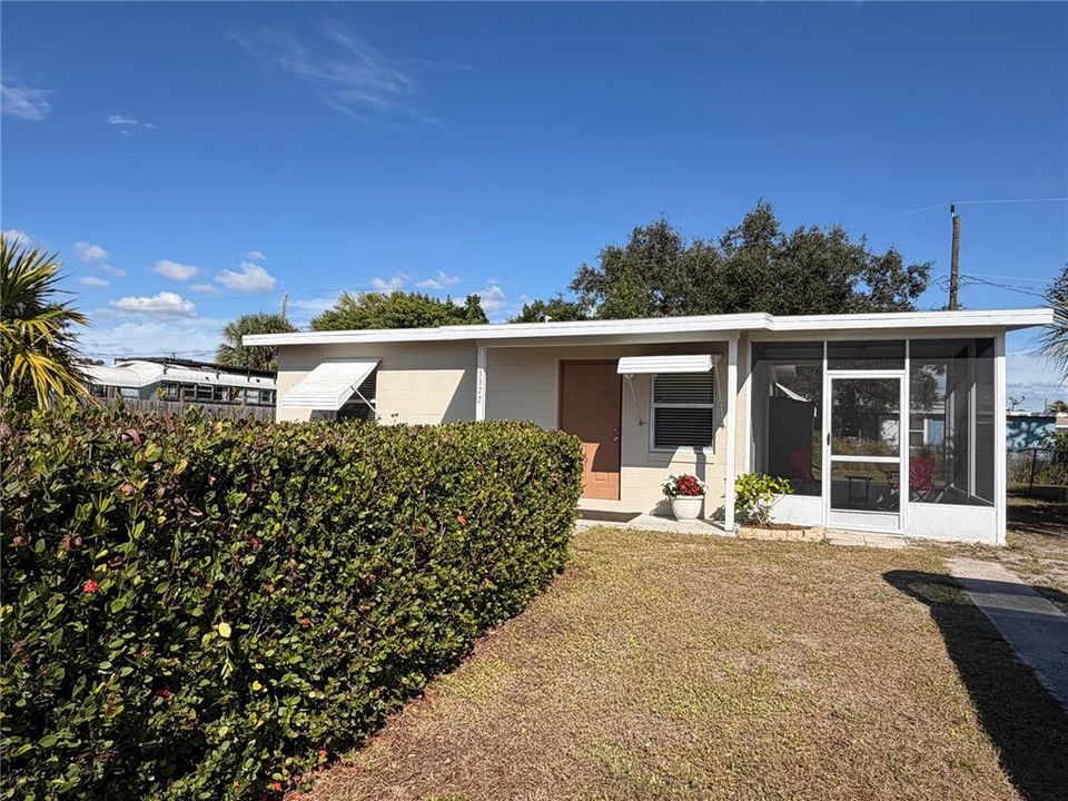 For Sale: $144,500 (2 beds, 1 baths, 645 Square Feet)