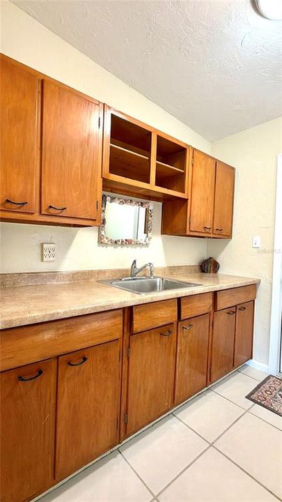 For Sale: $144,500 (2 beds, 1 baths, 645 Square Feet)