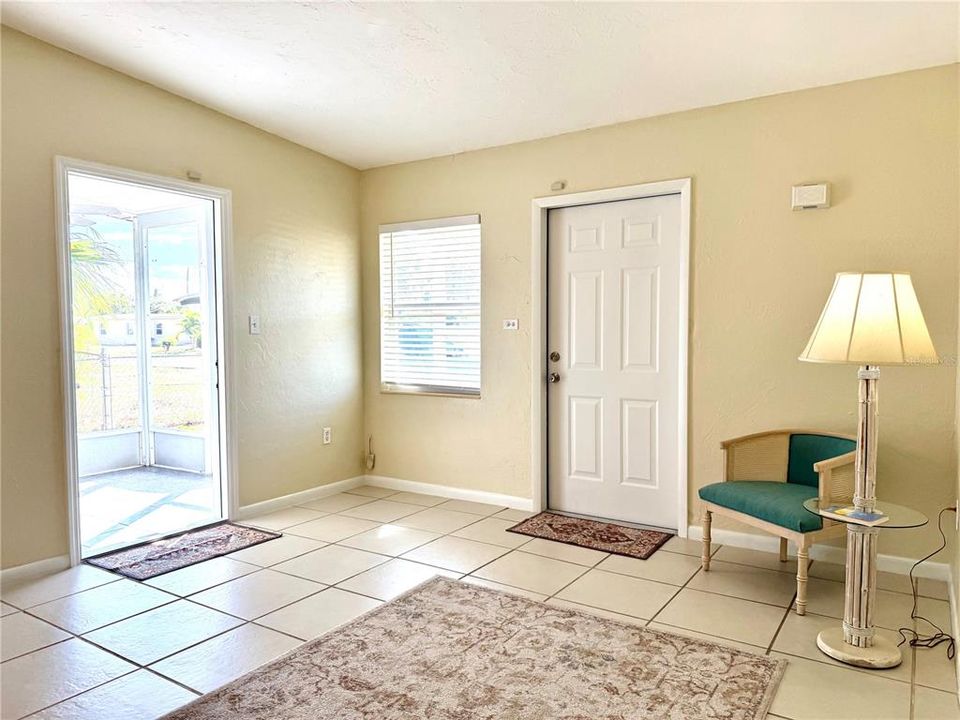 For Sale: $144,500 (2 beds, 1 baths, 645 Square Feet)