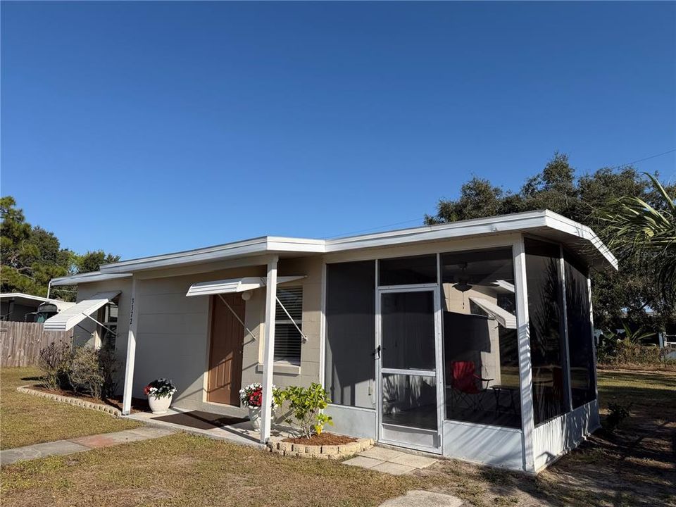 For Sale: $144,500 (2 beds, 1 baths, 645 Square Feet)